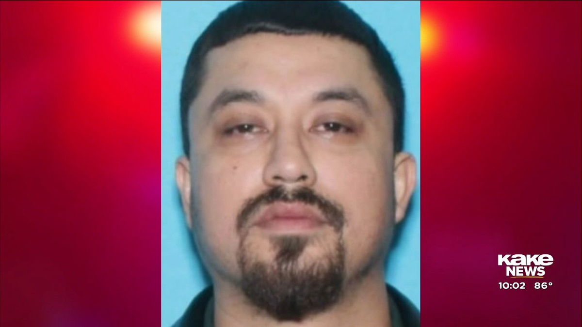 <i>KAKE via CNN Newsource</i><br/>Eric Gonzalez-Guittierez is wanted by police.