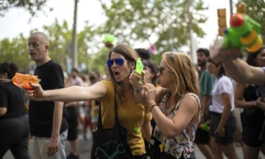 Diners cower as protesters march past a restaurant.