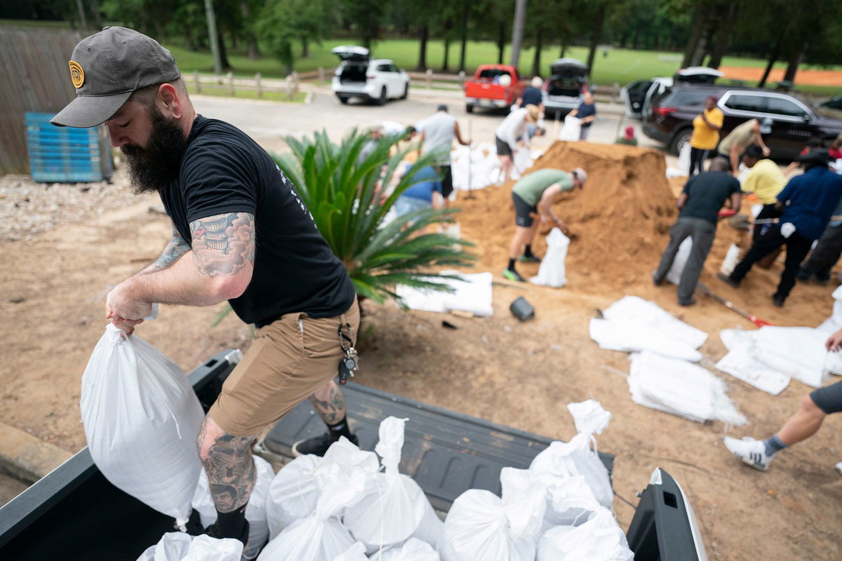 <i>Sean Rayford/Getty Images via CNN Newsource</i><br/>People bag sand in preparation for possible flooding as Tropical Storm Helene heads toward the state's Gulf Coast on September 25 in Tallahassee