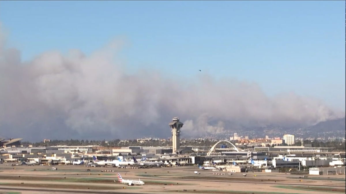 Brush fire fanned by high winds spreads quickly in Pacific Palisades KESQ