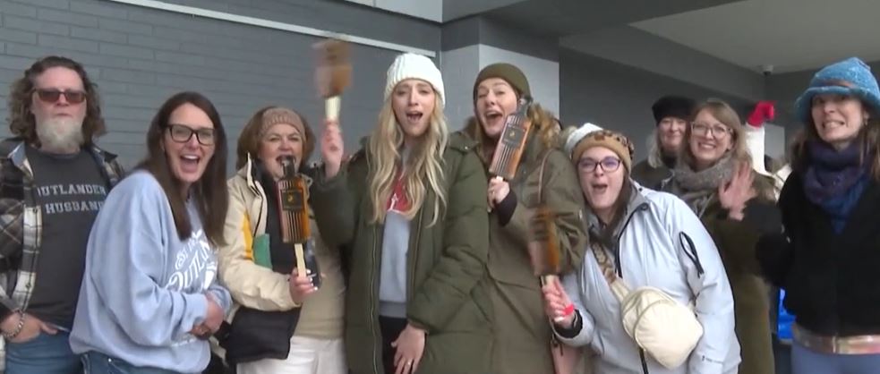 <i>WLKY via CNN Newsource</i><br/>A line of about 500 people had formed