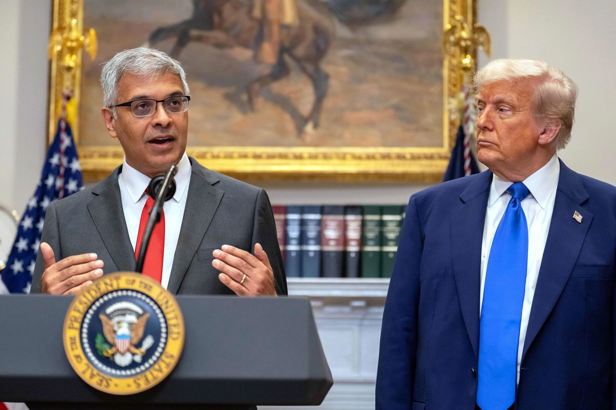 <i>Mark Schiefelbein/AP via CNN Newsource</i><br/>Dr. Jay Bhattacharya