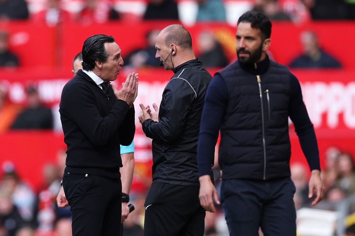 <i>Alex Livesey/Getty Images via CNN Newsource</i><br/>Emery vents his frustration during Sunday's game.