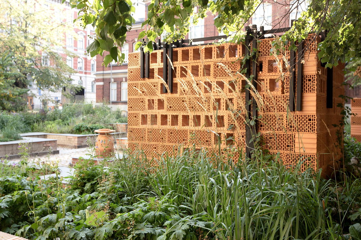 <i>Royston Hunt/Courtesy Alexandra Daisy Ginsberg Ltd via CNN Newsource</i><br/>The Pollinator Pathmaker at the Serpentine in London is a living sculpture made of plants.