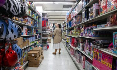 People shop at a Manhattan retail store on July 15