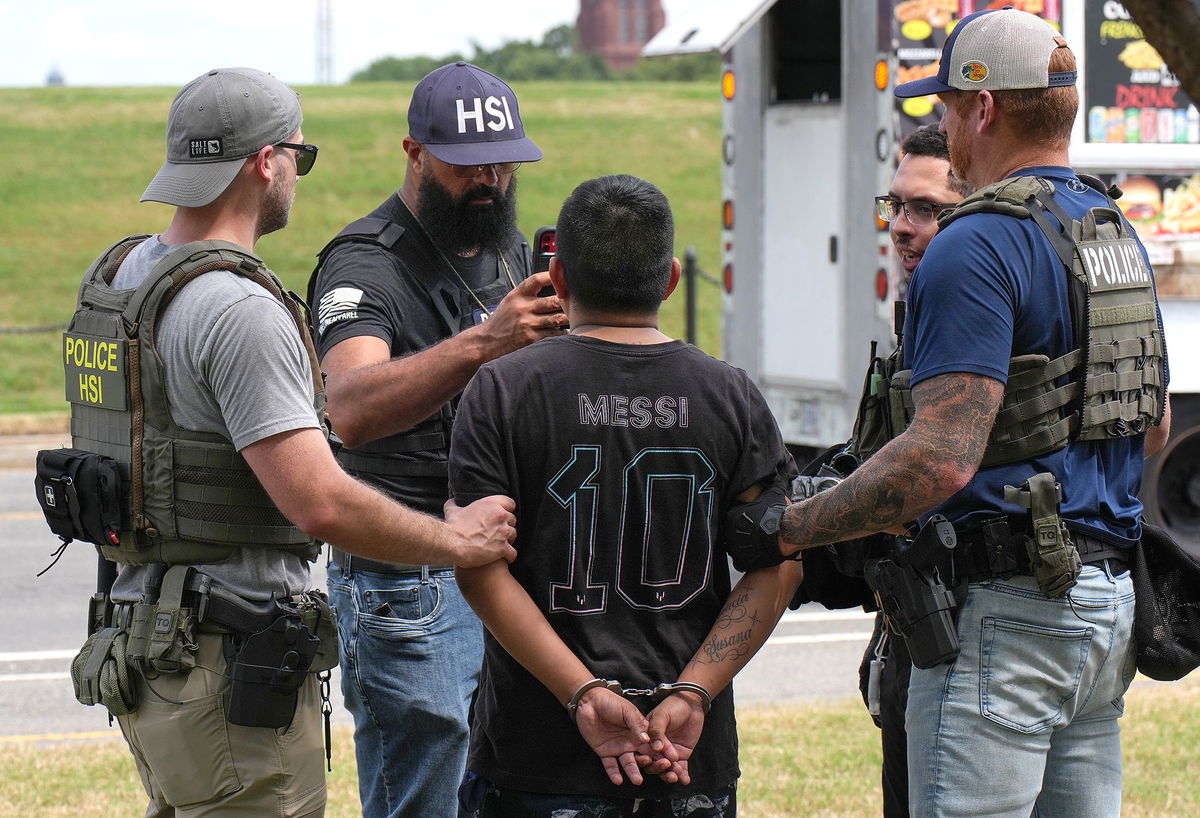 <i>Kevin Dietsch/Getty Images via CNN Newsource</i><br/>Homeland Security Investigations (HSI) officers